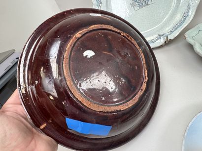 A set of polychrome and gold earthenware...