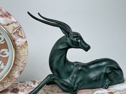 School, 20th century.
Antelope.
Marble clock...