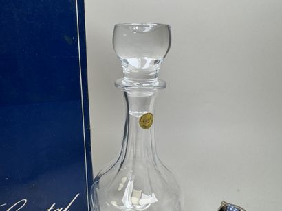 Set includes:
- A crystal or glass decanter...