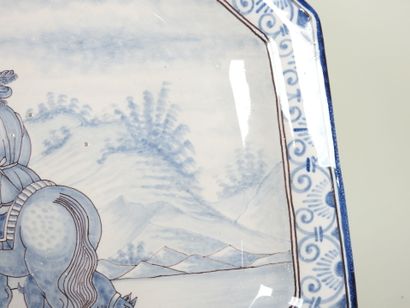 Nevers, Manufacture d'Antoine MONTAGNON (1838-1899).
Plat...