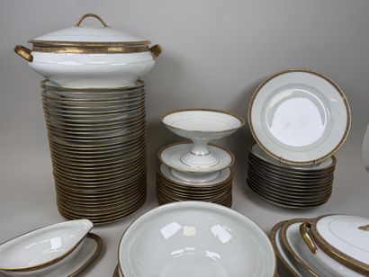 LIMOGES, 20th century.
A substantial dinner...