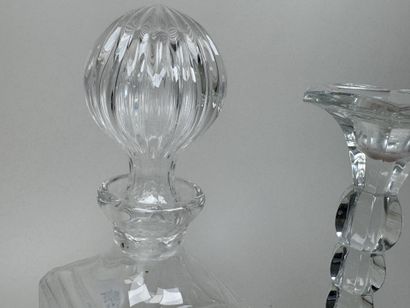 Lot en verre moulé comprenant :
- une paire...