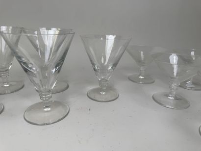 SAINT LOUIS.
Partie de service de verres...