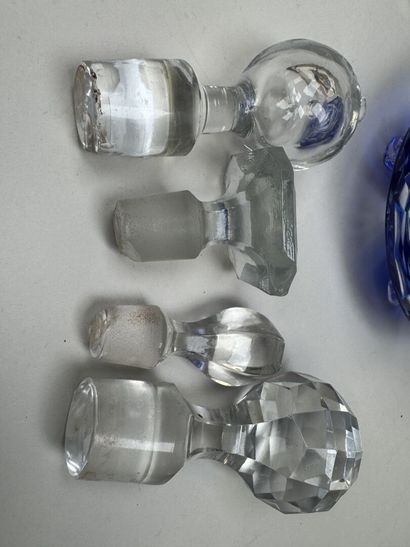 Lot comprenant :
- une coupe tripode en cristal...