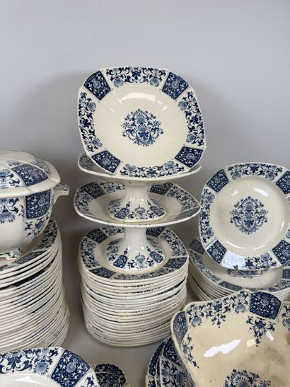 GIEN.
A large set of blue-and-white earthenware...