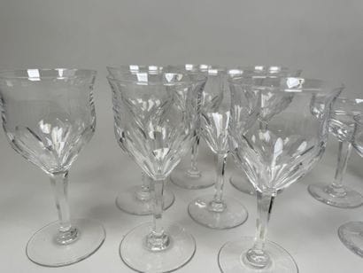 Crystal and glass set including:
- 7 stemmed...
