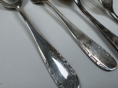 ARGENTAL.
Série de 12 couverts de table en...