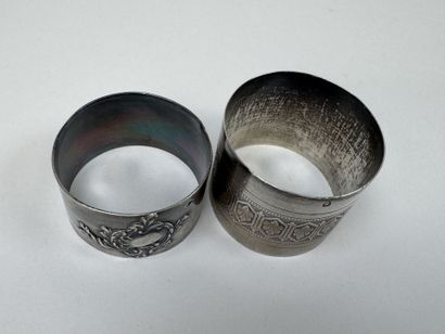 Deux ronds de serviettes en argent 950/1000,...
