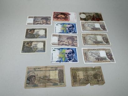 Collection de 12 billets.
(usures, petites...