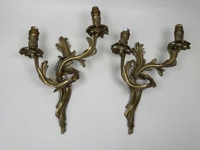 Paire d'appliques en bronze à deux bras de...