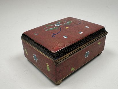ASIE, XXe.
Coffret rectangulaire en laiton...