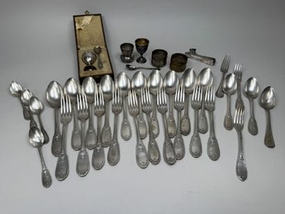 Silver plated set:
- Silver plated cutlery...