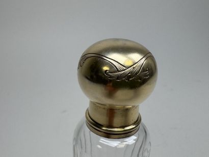 Flacon en cristal moulé et argent doré 950/1000,...