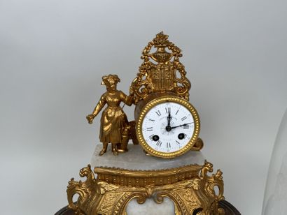 ANGLADE JEUNE à Tours.
Pendule en régule...