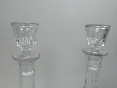 Paire de carafes en verre à décor strié.
H....