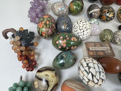 Important collection of eggs and decorative...