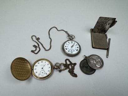 Lot comprenant :
- deux montres de gousset...