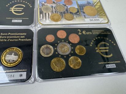 12 coffrets numismatique de pièces en Euro...
