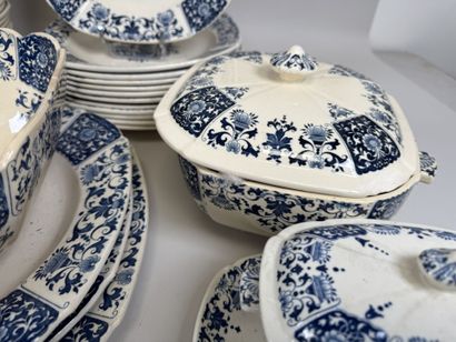 GIEN.
A large set of blue-and-white earthenware...