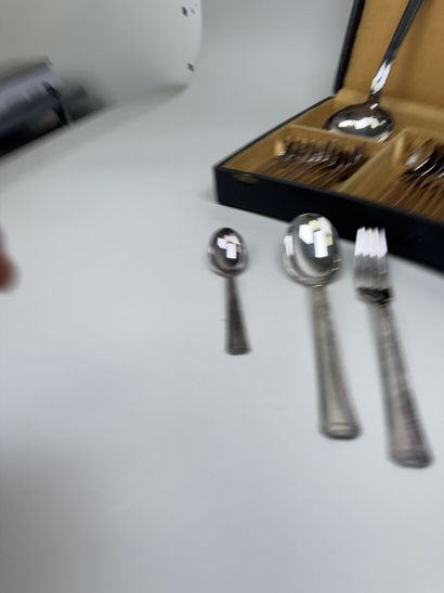 Silver plated metal tableware set, mesh design,...