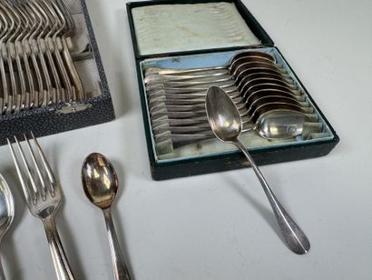 ERCUIS.
Ménagère en métal argenté modèle...
