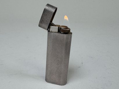 CARTIER à Paris.
Briquet de poche en métal...