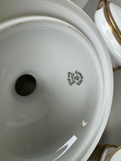 LIMOGES, 20th century.
A substantial dinner...