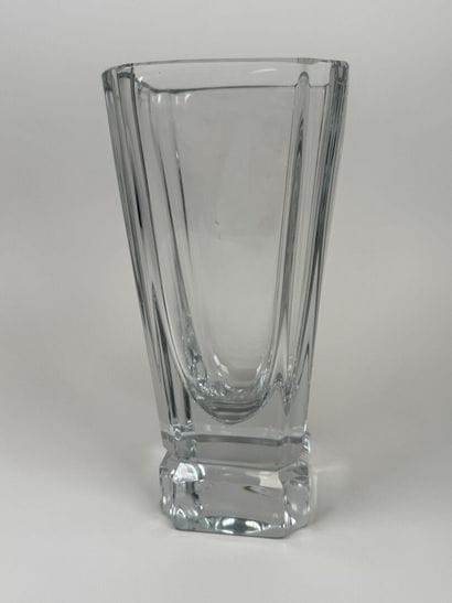DAUM France.
Large molded and pressed crystal...