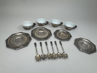 INDONESIE, XXe.
Lot en porcelaine polychrome...