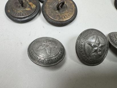 Lot de boutons d'uniforme.
(usures, oxyd...