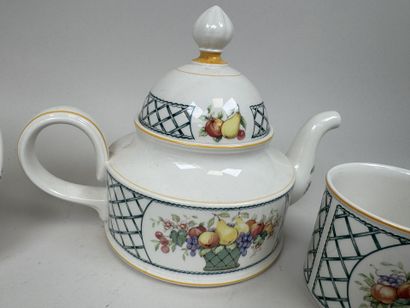 VILLEROY & BOCH.
Modèle BASKET.
Lot en faïence...