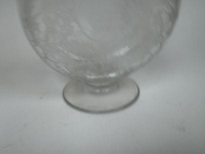 BACCARAT.
Carafon en cristal à décor gravé...
