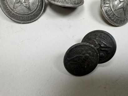 Lot de boutons d'uniforme.
(usures, oxyd...
