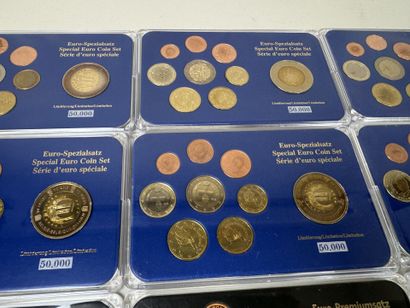 12 coffrets numismatique de pièces en Euro...