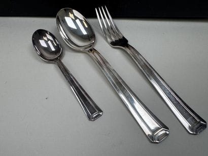 Silver plated metal tableware set, mesh design,...