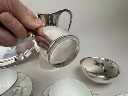 Lot comprenant :
- 3 pièces de service à...