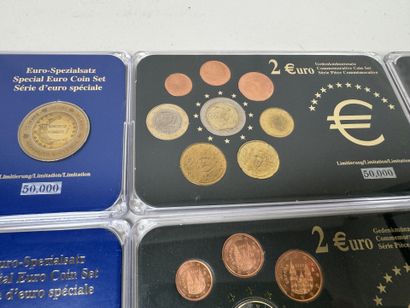 12 coffrets numismatique de pièces en Euro...