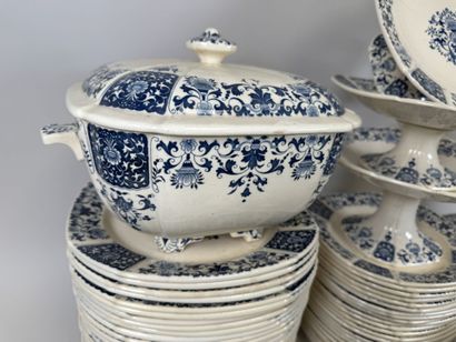 GIEN.
A large set of blue-and-white earthenware...