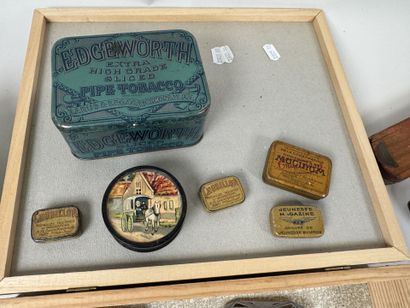 Important lot d'objets divers dont :
- Maurice...