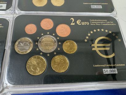 12 coffrets numismatique de pièces en Euro...