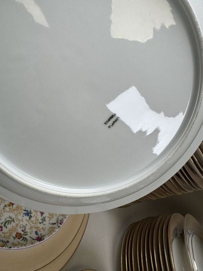 LIMOGES, XXe.
Important service de table...