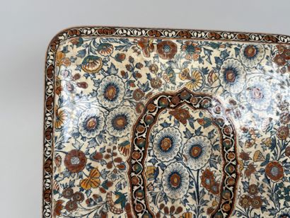 GIEN.
Polychrome earthenware trivet decorated...
