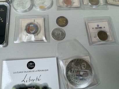 7 coffrets numismatique de pièces en Euro...