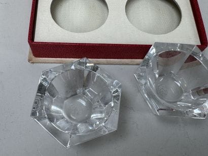 BACCARAT.
Paire de salerons en cristal moulé...