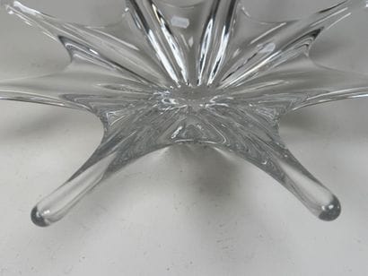 BACCARAT.
Grande coupe de forme libre pouvant...