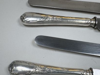 Set of 12 table knives and 12 dessert knives...
