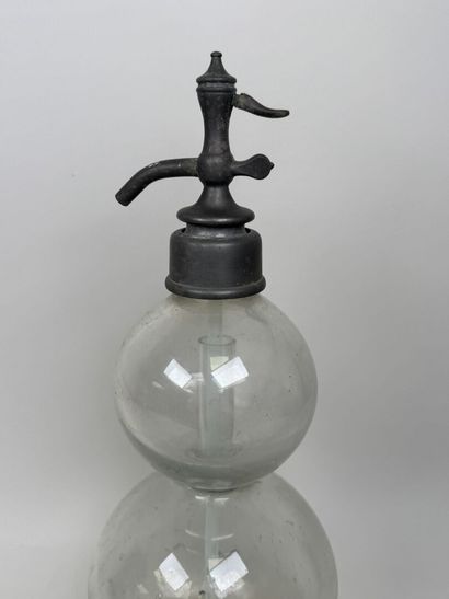 Siphon en verre à double renflements, la...