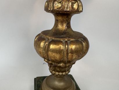 Pied de lampe en bois et métal doré à cinq...