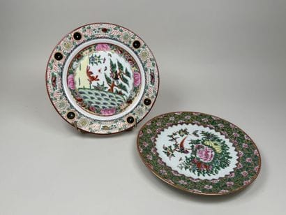 CHINE, XXe.
Deux assiettes en porcelaine...