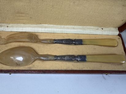 Important lot de couverts de table et de...